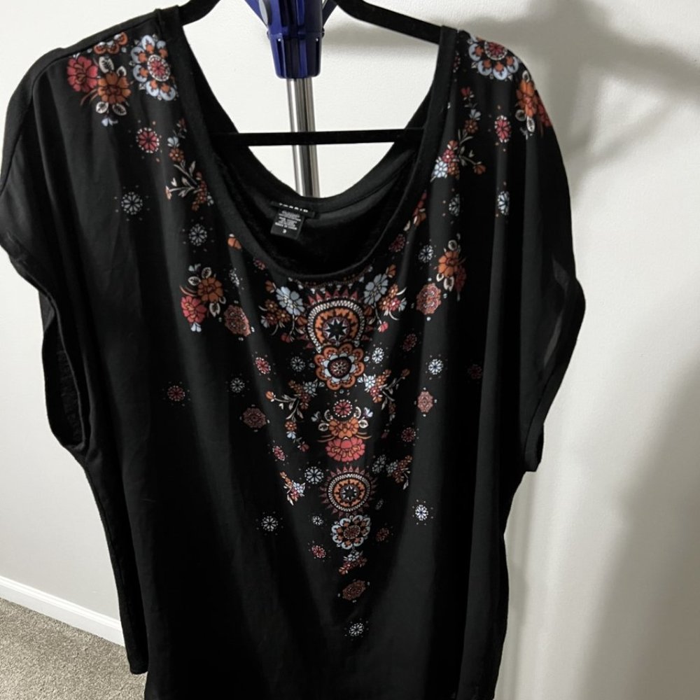 Torrid Top with Blue and Orange Medallion/Flower Pattern Size 3